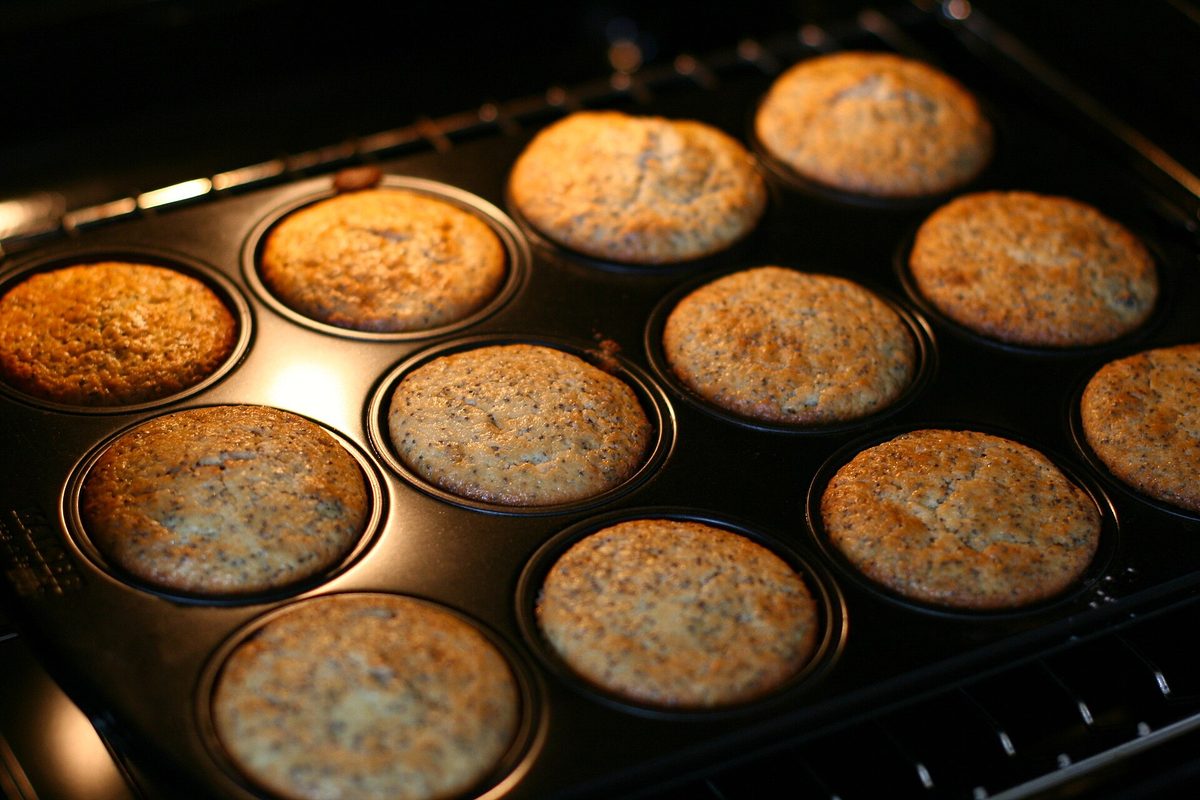 Oven Rack Position, Pan Color, and Baking Surface Explained