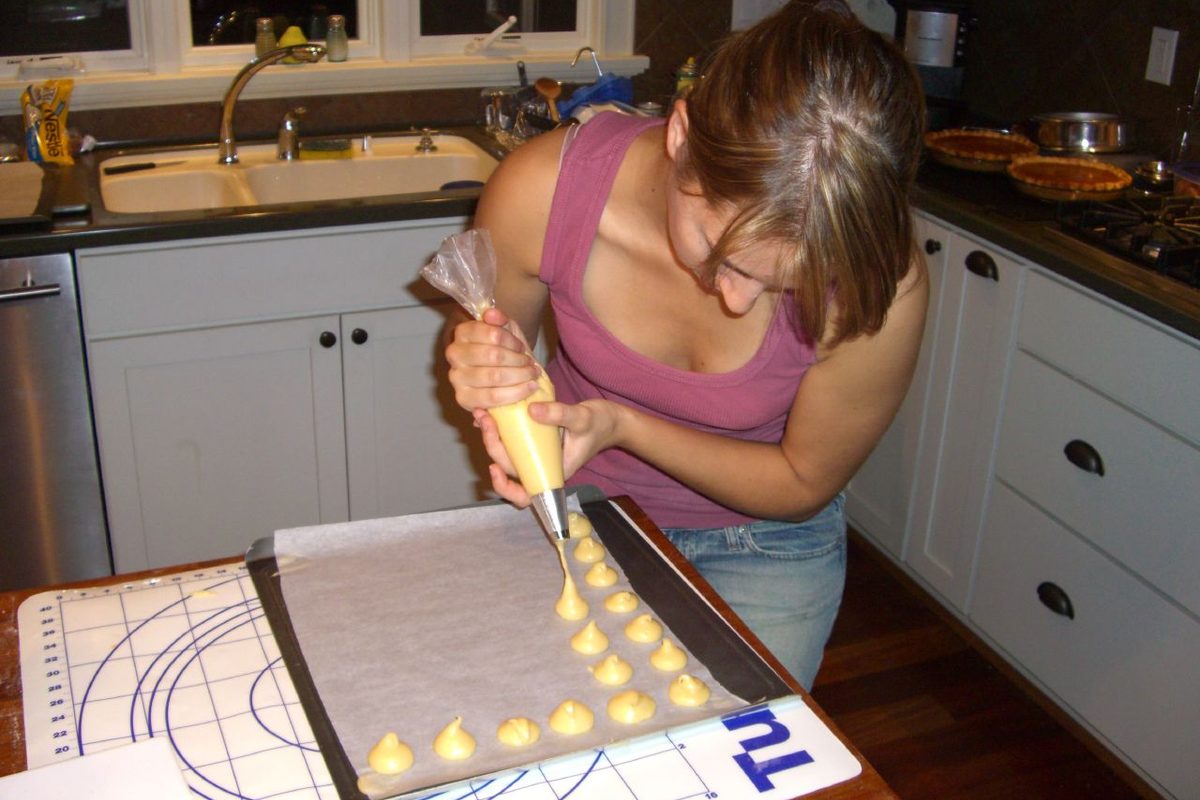 A Calm Pastry Workflow for Small Home Kitchens